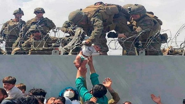  काबुल भगदड़ में परिवार से बिछड़ गया था नवजात