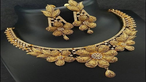 8000 रुपए सस्ता बिक रहा है सोना 8000 रुपए सस्ता बिक रहा है सोना