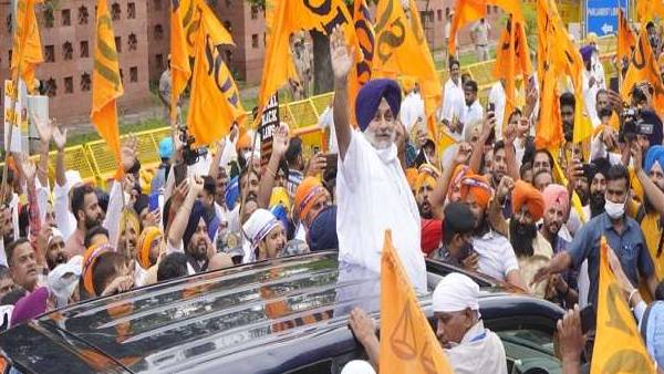 सुखबीर बादल ने किया कटाक्ष