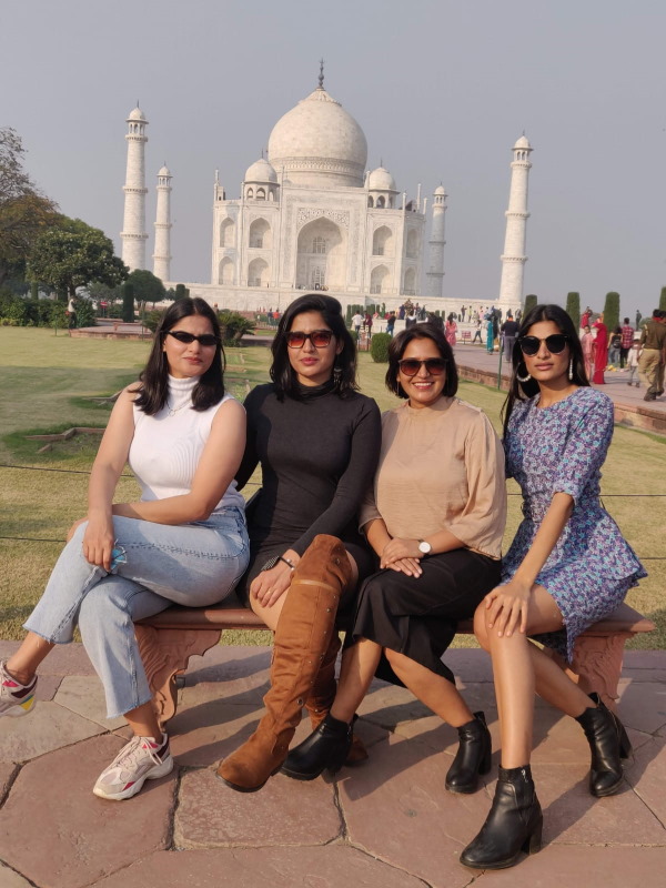  आईएएस बेटी-दामाद के स्वागत में बिछाए पलक पांवड़े