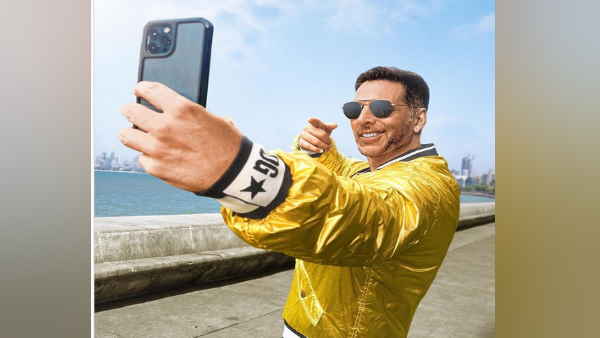 अक्षय कुमार ने शेयर की ये दो सेल्‍फी 