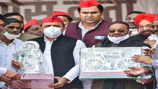 मुसलमानों के प्रति रणनीति में भी बदलाव