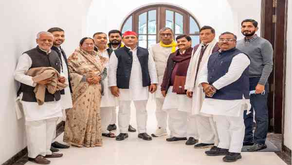 सिर्फ यादवों की पार्टी वाली छवि बदलने की कोशिश