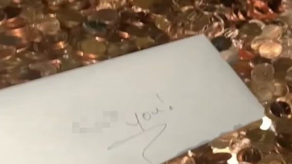 915 यूएस डॉलर थे चिल्लर