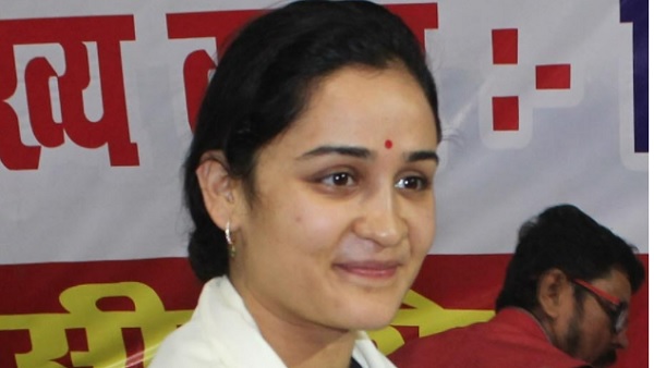  अपर्णा को कैंट से टिकट मिला था