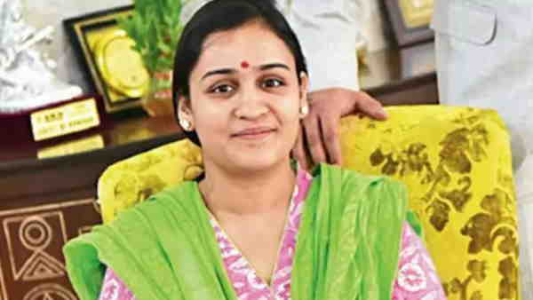 जानिए कौन हैं अपर्णा यादव