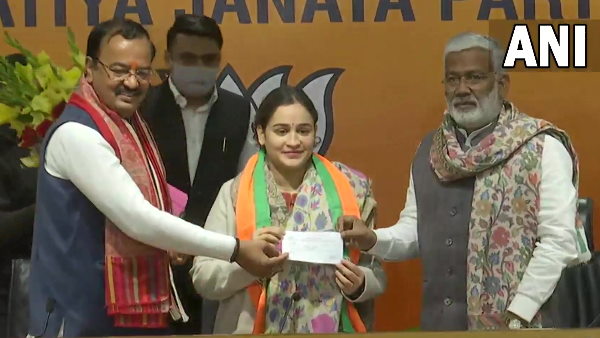 बीजेपी के रथ पर सवार अपर्णा