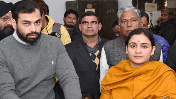 अपर्णा के पास 1.88 करोड़ रुपये से ज्यादा की ज्वैलरी है