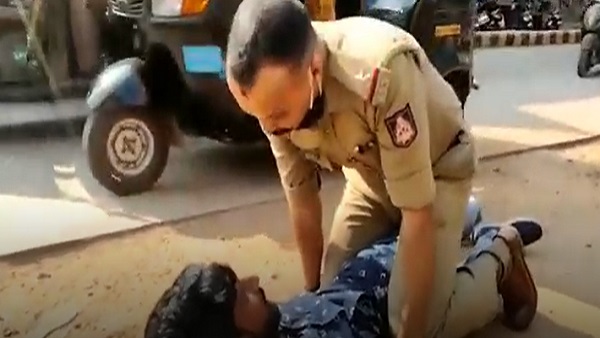 सोशल मीडिया पर लोगों ने पुलिस की वाहवाही की 