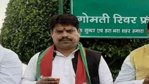 अखिलेश ने निराश किया तो ओवैसी से मिल गए अखिलेश ने निराश किया तो ओवैसी से मिल गए