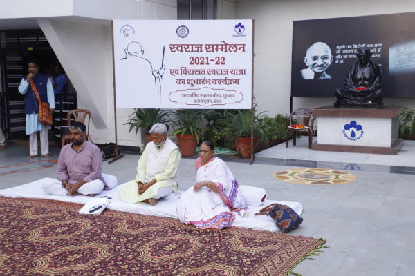  शहरों में बस रहे ग्रामीण, यह कैसा ग्राम स्वराज?