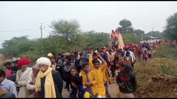 राजनीति विज्ञान व भूगोल विषय पढ़ाते थे