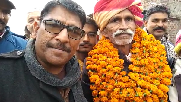 हाथी पर बैठाकर एनएच 148डी होते हुए पूरे गांव में जुलूस निकाला