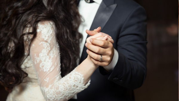 शादी के डांस फंक्शन में बिगड़ी बात