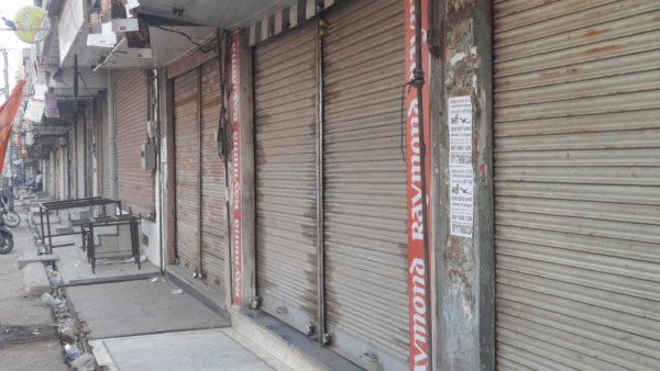 ताबड़तोड़ हमला कर उसे अधमरा कर दिया