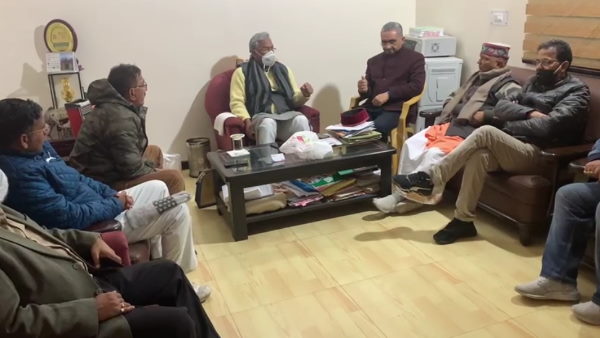 पूर्व सीएम त्रिवेंद्र से मिले आधा दर्जन विधायक