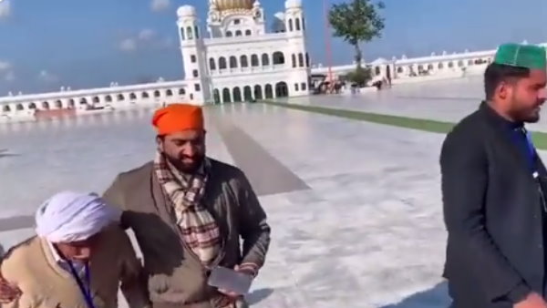 देखकर लोग हो रहे भावुक