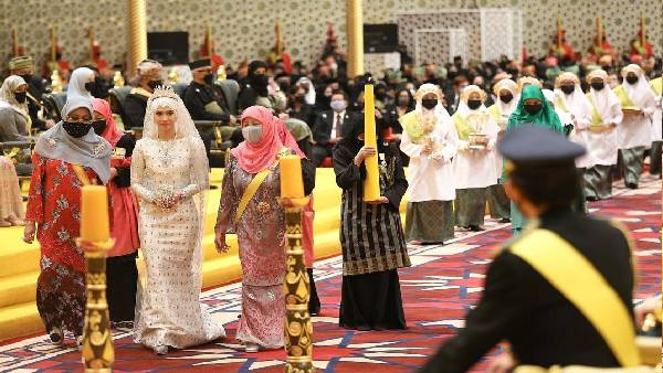 दुनिया के सबसे बड़े महल में हुई शादी