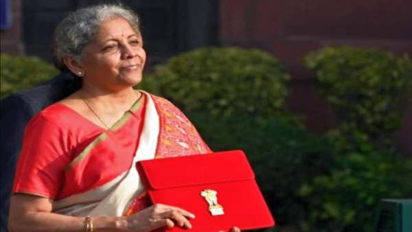 जब लगातार 2 घंटे 42 मिनट बोलती रहीं सीतारमण, बनाया ये रिकॉर्ड 