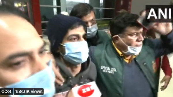 पुलिस ने जब्त किया लैपटॉप और फोन