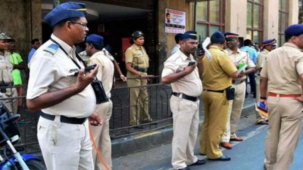 'हिम्मत है तो मुंबई पुलिस मुझे गिरफ्तार करके दिखाए...' 'हिम्मत है तो मुंबई पुलिस मुझे गिरफ्तार करके दिखाए...'