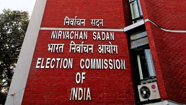 किसका पलड़ा भारी?