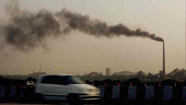 'रेलवे के जोन में ढुलाई के आंकड़े बढ़ाने की होड़'