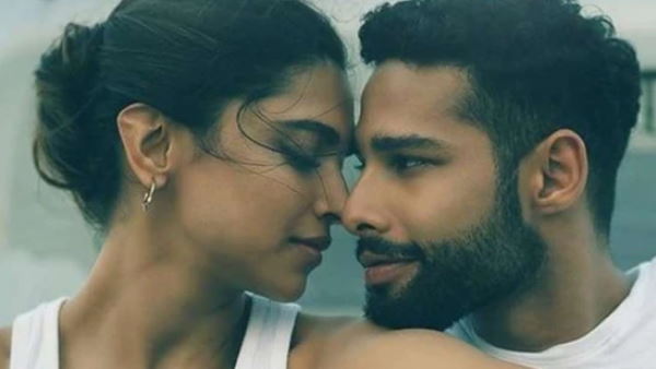 डायरेक्टर की तारीफ की डायरेक्टर की तारीफ की