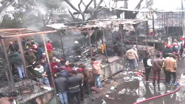 दमकल कर्मियों को करनी पड़ी मशक्कत