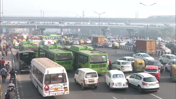 यात्रियों को हो रही बड़ी परेशानी यात्रियों को हो रही बड़ी परेशानी