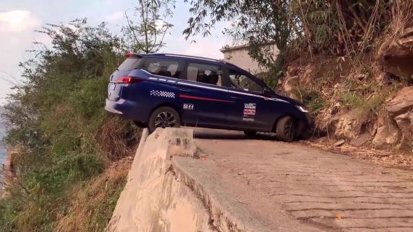 करोड़ों लोग देख चुके वीडियो करोड़ों लोग देख चुके वीडियो