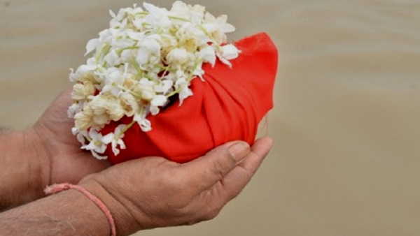 अस्थियां विसर्जित करने राज कंवर हरिद्वार गईं