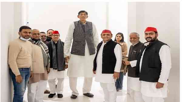 प्रतापगढ़ के रहने वाले हैं धर्मेन्द्र प्रताप सिंह