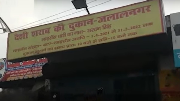 पुलिस ने नशेड़ी पुलिसकर्मियों को उठाकर घर छोड़ा पुलिस ने नशेड़ी पुलिसकर्मियों को उठाकर घर छोड़ा