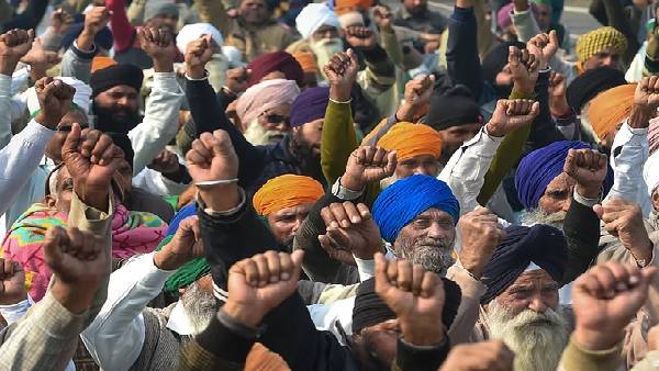 सिख संगठनों ने बढ़ाई सियासी दलों की मुश्किलें सिख संगठनों ने बढ़ाई सियासी दलों की मुश्किलें