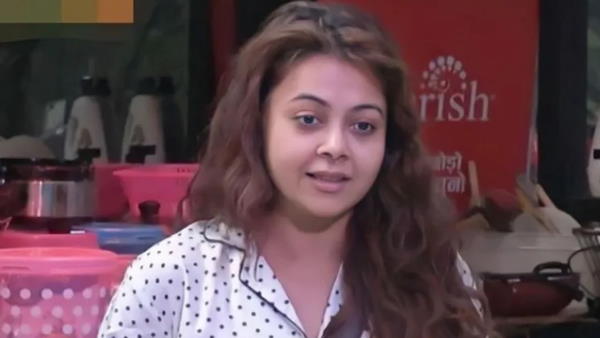 टास्क में हो रही कंटेस्टेंट की हालत खराब टास्क में हो रही कंटेस्टेंट की हालत खराब