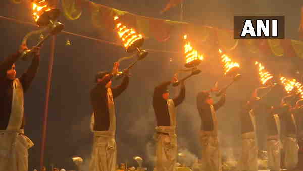 Traditional welcome of New Year 2022 with Ganga Aarti at Varanasi Traditional welcome of New Year 2022 with Ganga Aarti at Varanasi