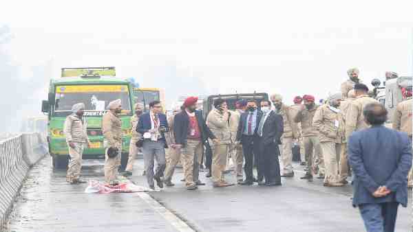 चारों ओर से मिल रही हैं सख्त प्रतिक्रियाएं