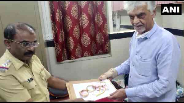 1998 में मुंबई के कोलाबा में लूटा गया था सोना 1998 में मुंबई के कोलाबा में लूटा गया था सोना