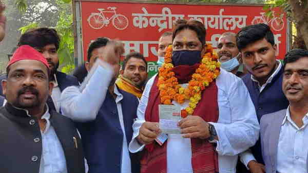 पार्टी कहां से देगी गुड्डू पंडित को टिकट पार्टी कहां से देगी गुड्डू पंडित को टिकट