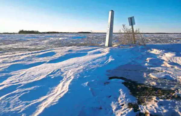 कानूनन हर कोई वहां नहीं जा सकता, इसलिए दुबे छुपके जाते हैं