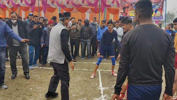 कबड्डी कबड्डी करते दिखे हरीश रावत