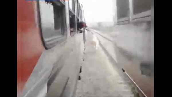 'घोड़े ने यह समझ नहीं खोया कि रास्ता आगे है'