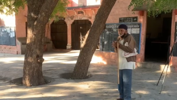 1945 में जन्मे हुकुमदास 1945 में जन्मे हुकुमदास