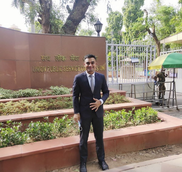  विदेश जाने की बजाय UPSC की तैयारियां शुरू की