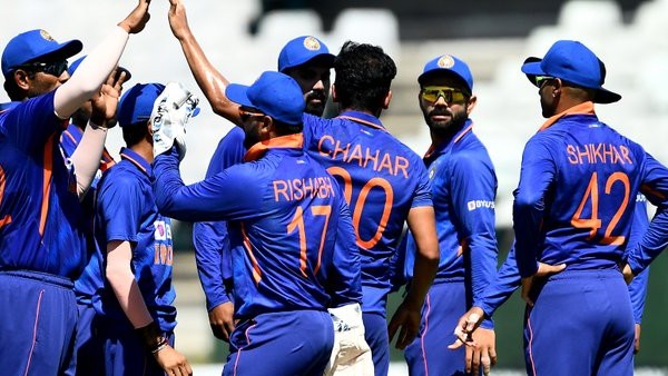 भारतीय गेंदबाजों ने करायी वापसी