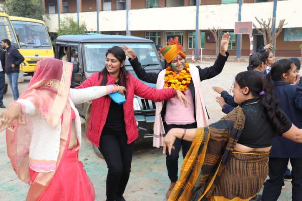 लेफ्टिनेंट ईशु यादव का परिवार