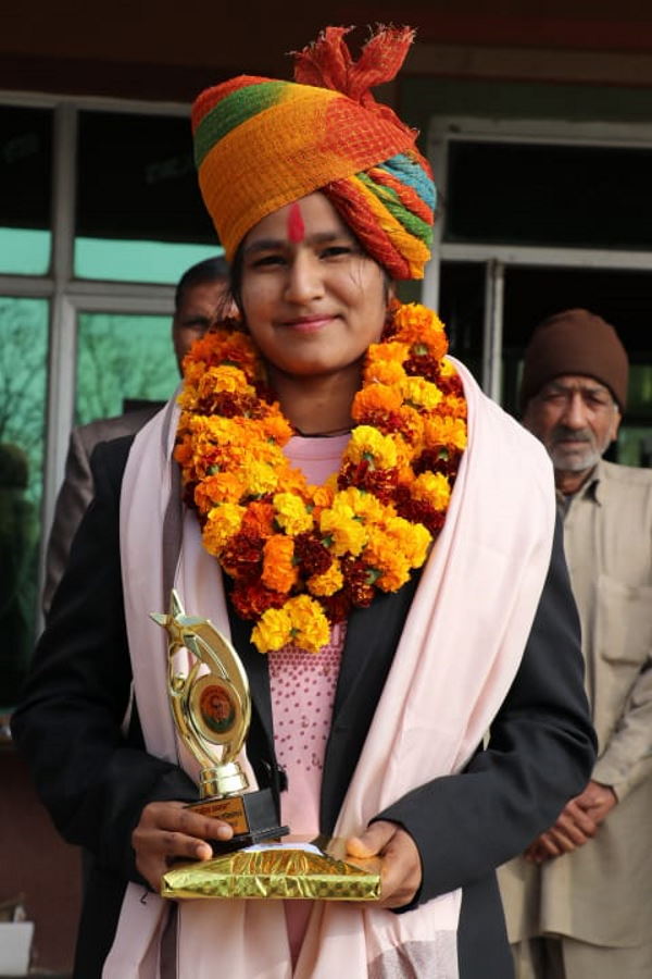 लेफ्टिनेंट ईशु यादव के पिता का इंटरव्यू