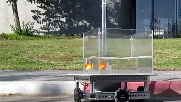 स्पेशल कार में डाली गोल्ड फिश