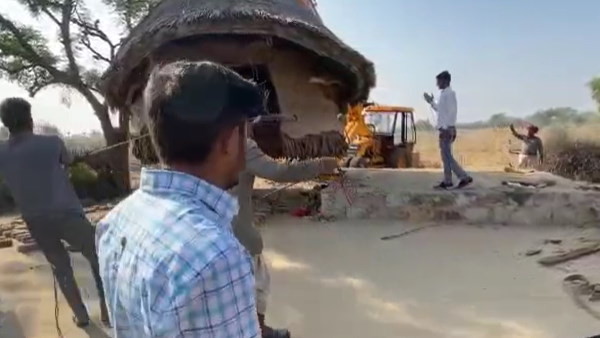  कैसे बनता है झोपड़ा?